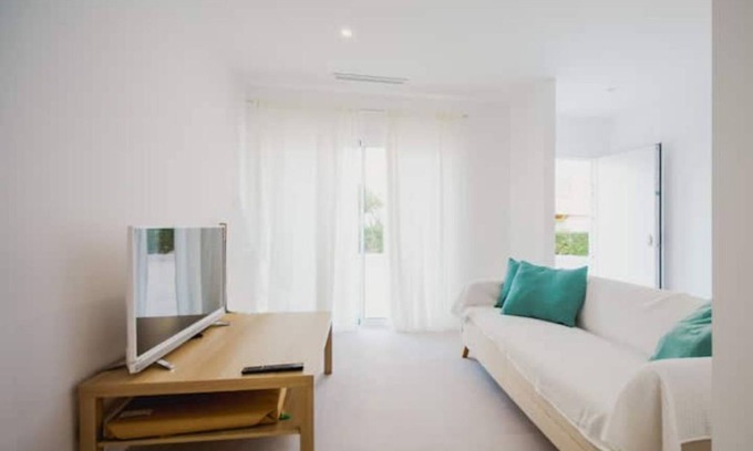 Figueretas Appartement | NEW 3/2 across from the Beach!