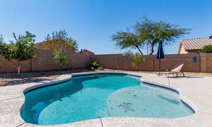 Circle Cross Ranch Maison | **NEW** 3 Bedroom w/ den! 5 Queen beds! Heated Private Pool!