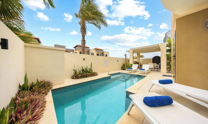 Gold Coast Maison | NEW 3BR - 0.5 Miles to the Beach w/ Private Pool, Gym, BBQ in a Gated Community