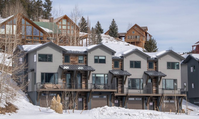 Crested Butte South Maison | NEW 3BR/3BA Townhome w/Mountain Views, Heated Garage with Walk to Brewery - CB2