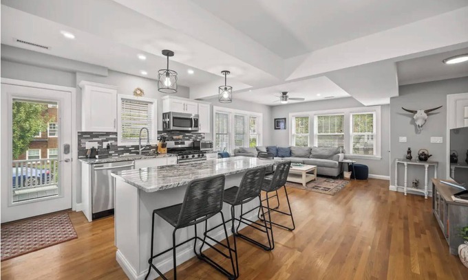 Salem Maison | NEW 3BR Salem Townhouse Minutes to downtown