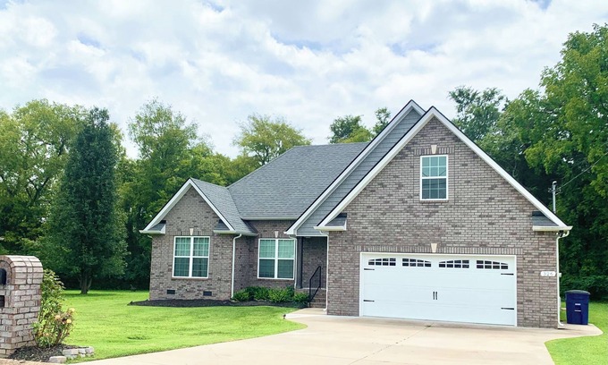Shelbyville Maison | NEW 4 Bdrm house in Shelbyville - great neighborhood, 2 mi to Cooper Steel Arena