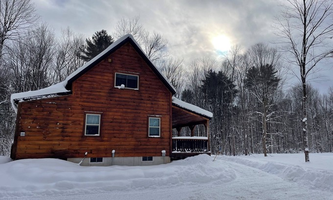 Cleveland Cabine | New 4-bedroom cabin in Cleveland with a Hot tub