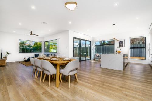 Ainslie Maison | New 4 bedroom city home with Tesla charger - Hosted by CanStay