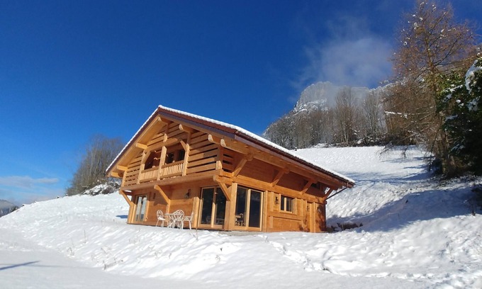 Le Petit-Bornand-les-Glieres Chalet De Ski | Demi-Chalet savoyard 4 pers. neuf au milieu des montagnes