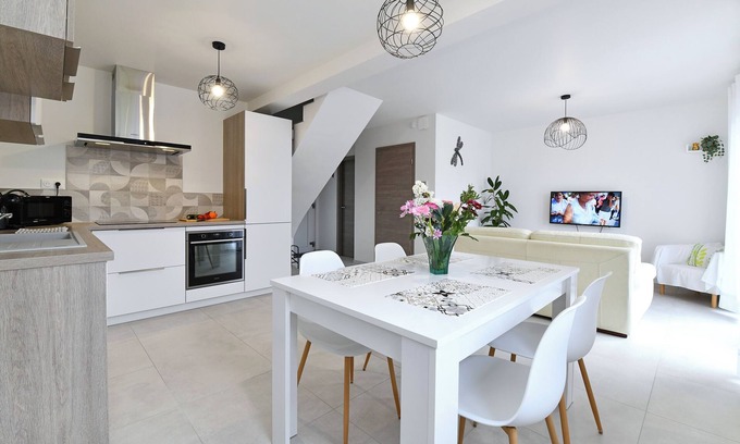 Ostheim Maison | New 4-person gîte, private parking and garden, 10 minutes from Colmar