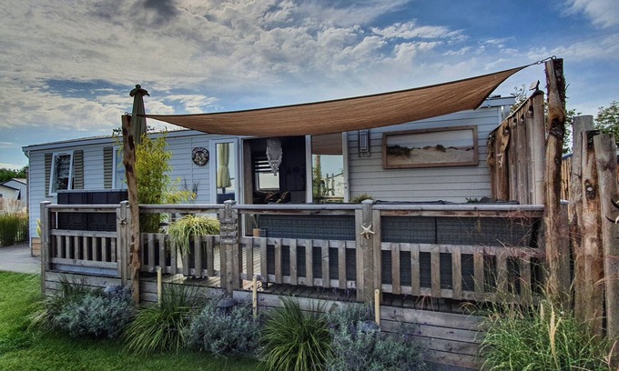 Oostkapelle Chalet De Ski | New! 4 persons vacation chalet on a family campsite in Oostkapelle.