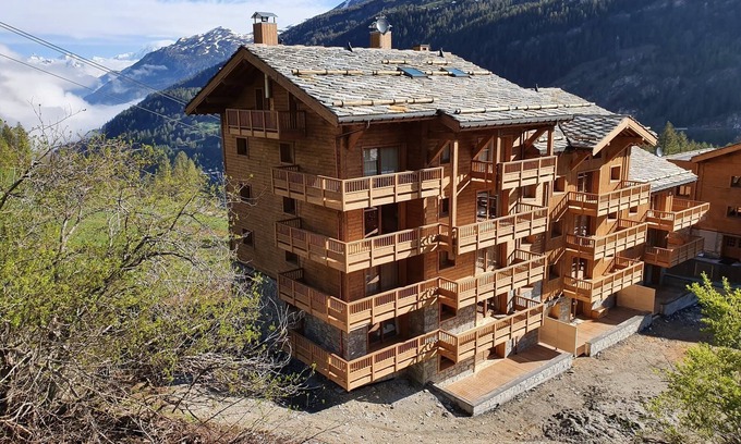 Tignes Appartement | F2 neuf 4 étoiles avec grande terrasse d'été