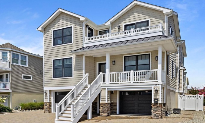 Surf City Maison | New 5 Bedroom house with Heated Pool