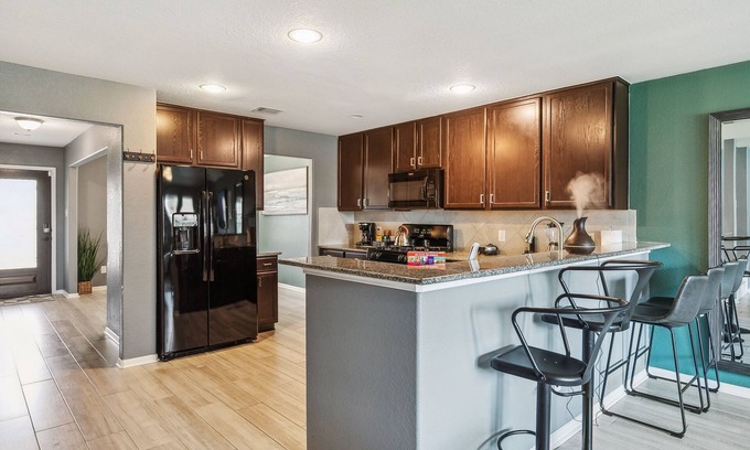 Houston Maison | NEW 7min from IAH @Houston Luxury 4BR w/patio