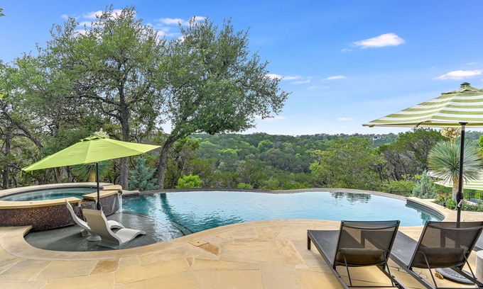Austin Maison | NEW Above Sunset Canyon I Pool&Spa I Entertaining I Gym I Services