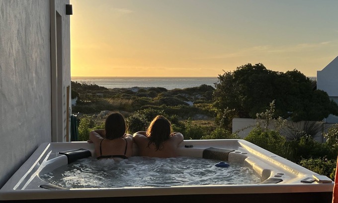 Kommetjie Maison | New and gorgeous Beach House with Hot Tub steps from Long Beach's surf breaks