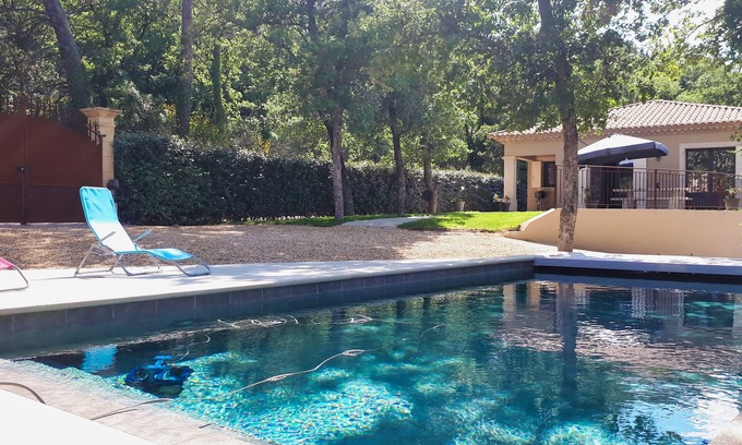 Faucon Villa | Villa récente avec piscine privée et chauffée sur les hauteurs de Faucon