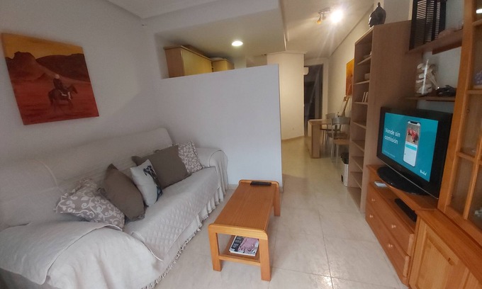Torrevieja Appartement | Appartement neuf, climatisation, 2 min à pied: criques, Paseo et Playa del Cura.