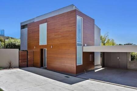 Blackmans Bay Maison | New Architect designed Coastal retreat-water views