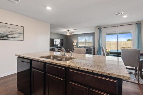Tuscaloosa Maison | New Bama Retreat Sleeps 8