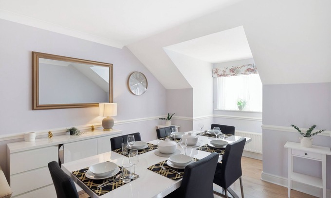 Oakleigh Appartement | Luxurious Penthouse with Equestrian Amenities for Long-Term Lease