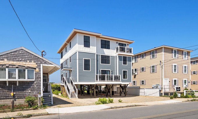 Salisbury Beach Copropriété | NEW Beachside Bungalow - 5Bd - Sunset View
