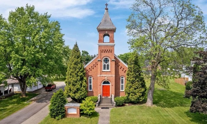 Bolivar Appartement | New! Beautiful 1903 Church in Bolivar Sleeps 8