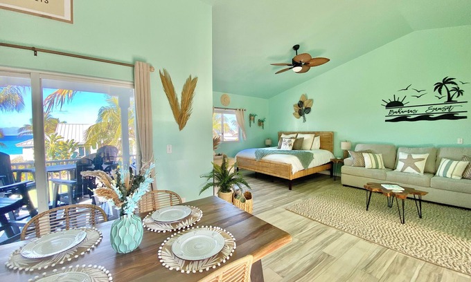 Alice Town Copropriété | New! Beautiful "Bahamas Sunset" Ocean View! Walk to Pool/Casino! Private Beach