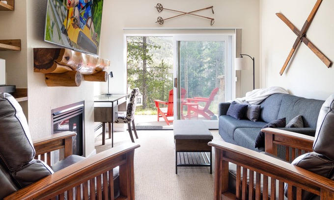 Lakeside Village Copropriété | NEW. Beautiful Condo. Quiet Location. Hot Tub.