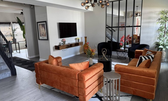 Newport News Maison | -NEW- Beautiful, Cozy & stylish home with office-for your family! Pet Friendly!
