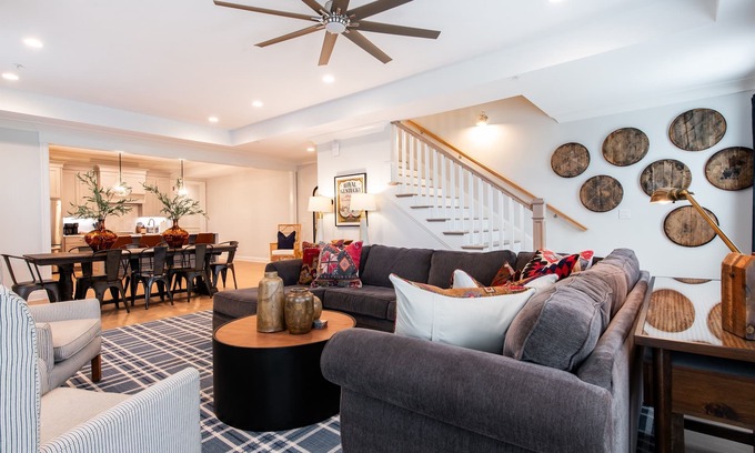 Prospect Maison | Pet-Friendly, Golf, Downtown, Shops, Pool, Horse Local Dining, Fully Loaded