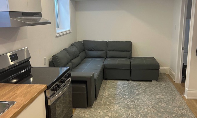 Watertown Maison | New Bright Cozy Basement Central Location Separate Entrance Free Parking
