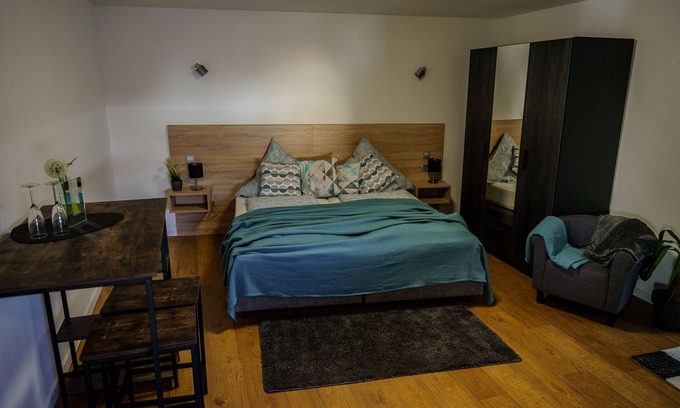 Guels Appartement | New building, upscale furnishings, Moselle view
