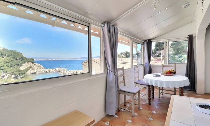 Calanque de Morgiou Appartement | La cigale de Niolon, le confort à 30 m de la mer et sa vue à 180° imprenable