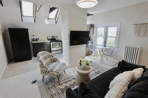 16th Street Heights Maison | NEW Cabin in the Clouds Easy Downtown Access w Parking
