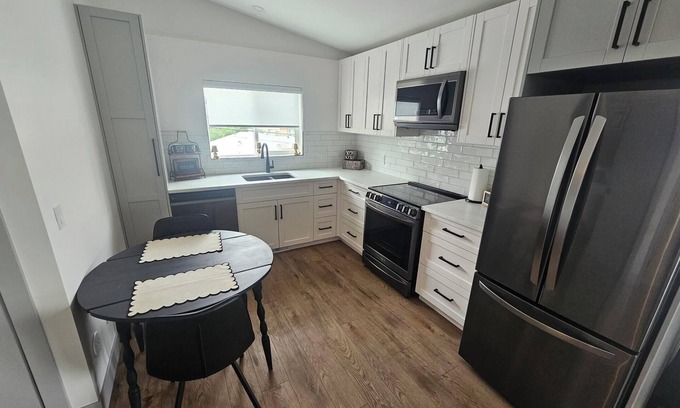 Northwest Calgary Maison | New carriage suite Calgary NW close to UofC