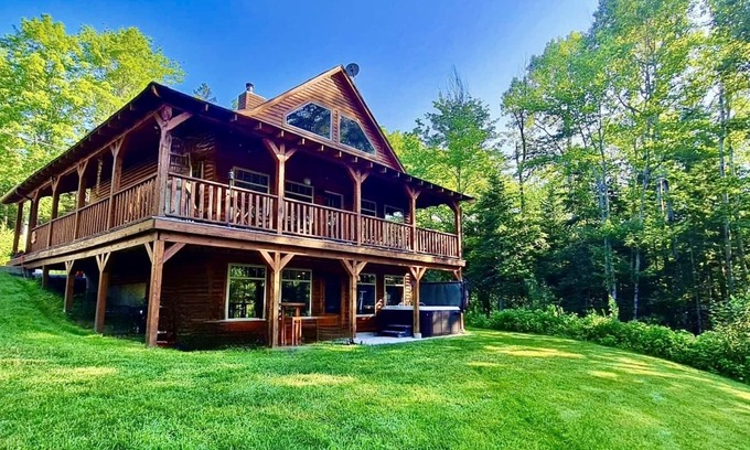 Red Bank Cabine | NEW Cast Away Grand Lodge... 4 - Bedroom with Hot Tub