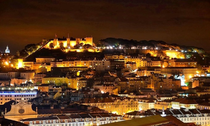 Bairro Alto Maison | NEW! Charm that's difficult to resist. W/ garage.