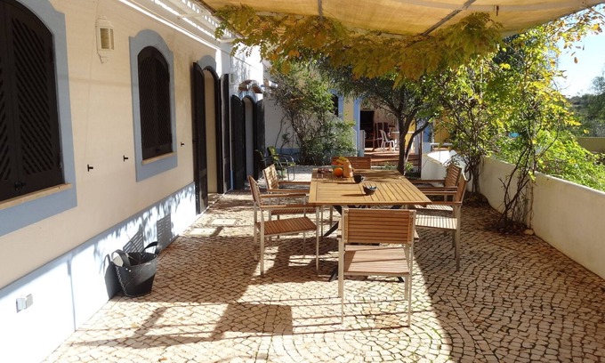 Silves Villa | Nouveau! Charmante villa avec piscine d'eau salée et beau jardin + AC