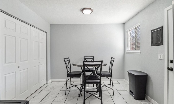Berkley Appartement | NEW-Close to Confluence Park!