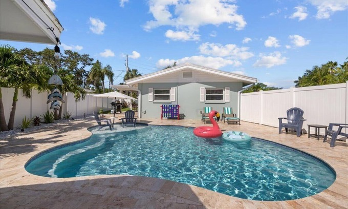Indian Rocks Beach Maison | New Coastal Indian Rocks Beach Oasis | Heated Pool