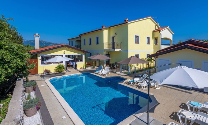 Strmac Station Balnéaire | New! Complex of 3 apartments in the suburbs of Labin
