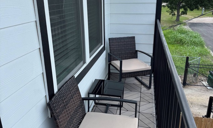 Northside Maison | New Construction 3 BR with en-suite baths, mins to Houston’s top spots & events.