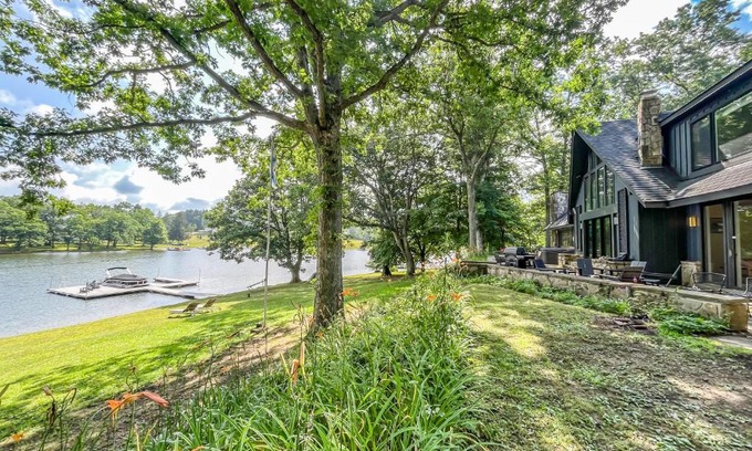 Oakland Maison | New Construction Beautiful Lake Front and Beautiful Home