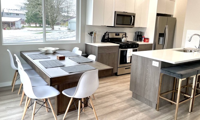 Vancouver Maison | New Construction Home in the Cul de sac
