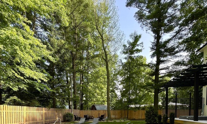 Shorewood-Tower Hills-Harbert Maison | New Construction Sawyer getaway Mins to Warren Dunes Heated POOL - OPEN Hot tub!