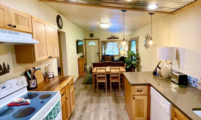 Paradise Estates Cabine | New cozy 2Br/2Bath cabin near Mount Rainier!!!!