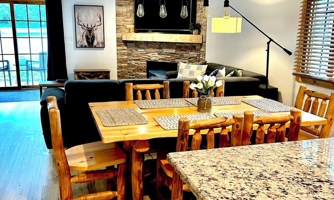 Utica Maison | NEW !!! COZY , RUSTIC 2-bedroom townhome Near STARVED ROCK !!!