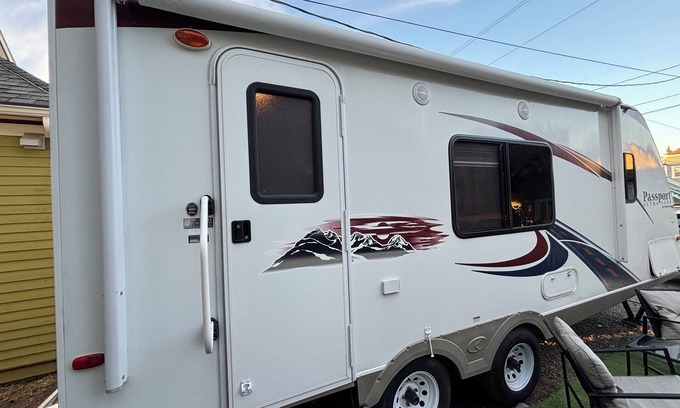 York Maison | NEW! Cozy RV with WiFi and AC in beautiful Bellingham