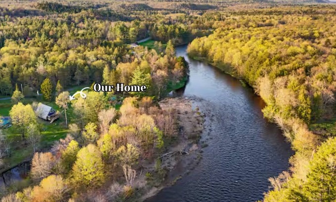 Cold Brook Cabine | NEW creekside Home w Firepit BBQ Kayak Pets