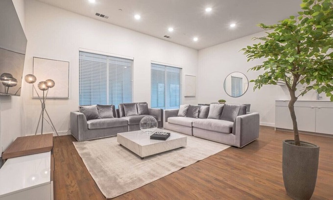 Old East Dallas Maison | New Crisp Townhome - Knox/Lower Greenville!