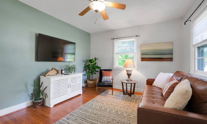 Schnitzelburg Maison | NEW! ☆ Deluxe on Delor!☑Spacious ☑Accessible ☑Cozy