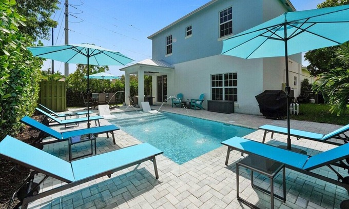 Delray Beach Maison | NEW Designer's Dream Delray Beach Oasis w/ Private Pool, Patio, close to Ave!