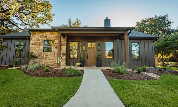 Waco Maison | New & Downtown! The Bear Claw